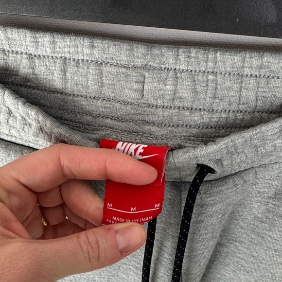 Nike Joggers - Men's Medium - Picture 3 of 4
